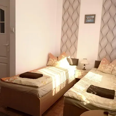 Goscinne Ewa Nowicka *