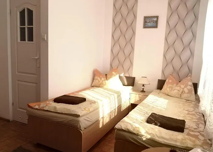 Goscinne Ewa Nowicka *